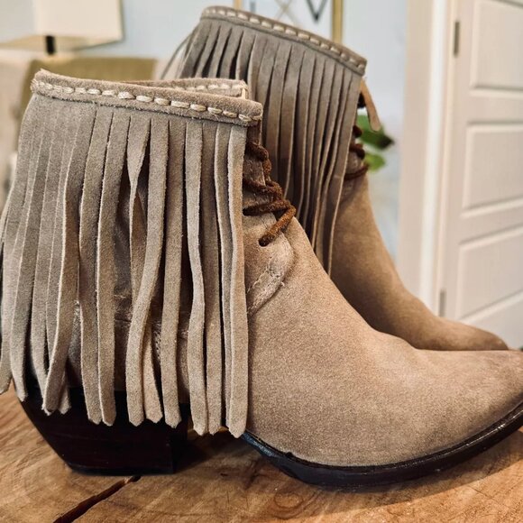 Frye Sacha Fringe Suede Boho Ankle Boots Tan - Women's Size 7 - Picture 1 of 5